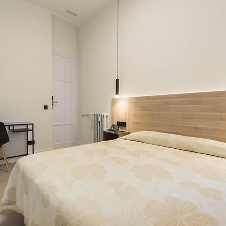 Hostal Excelsior Madrid Luaran gambar