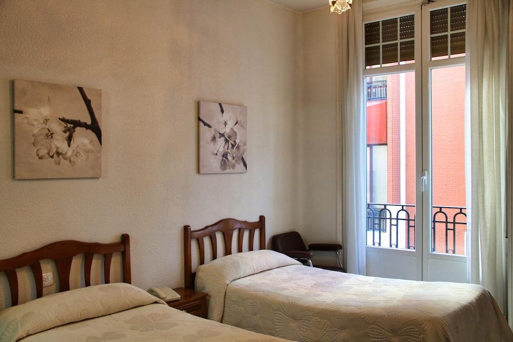 Hostal Excelsior Madrid Luaran gambar