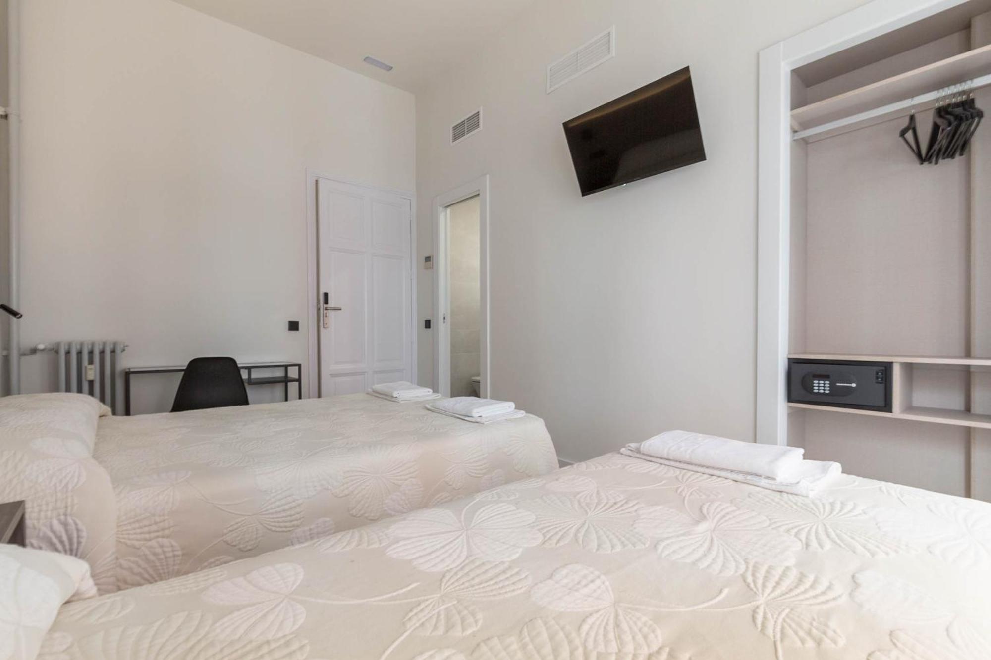 Hostal Excelsior Madrid Luaran gambar