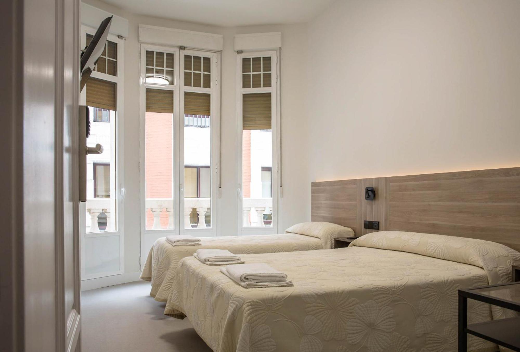 Hostal Excelsior Madrid Luaran gambar
