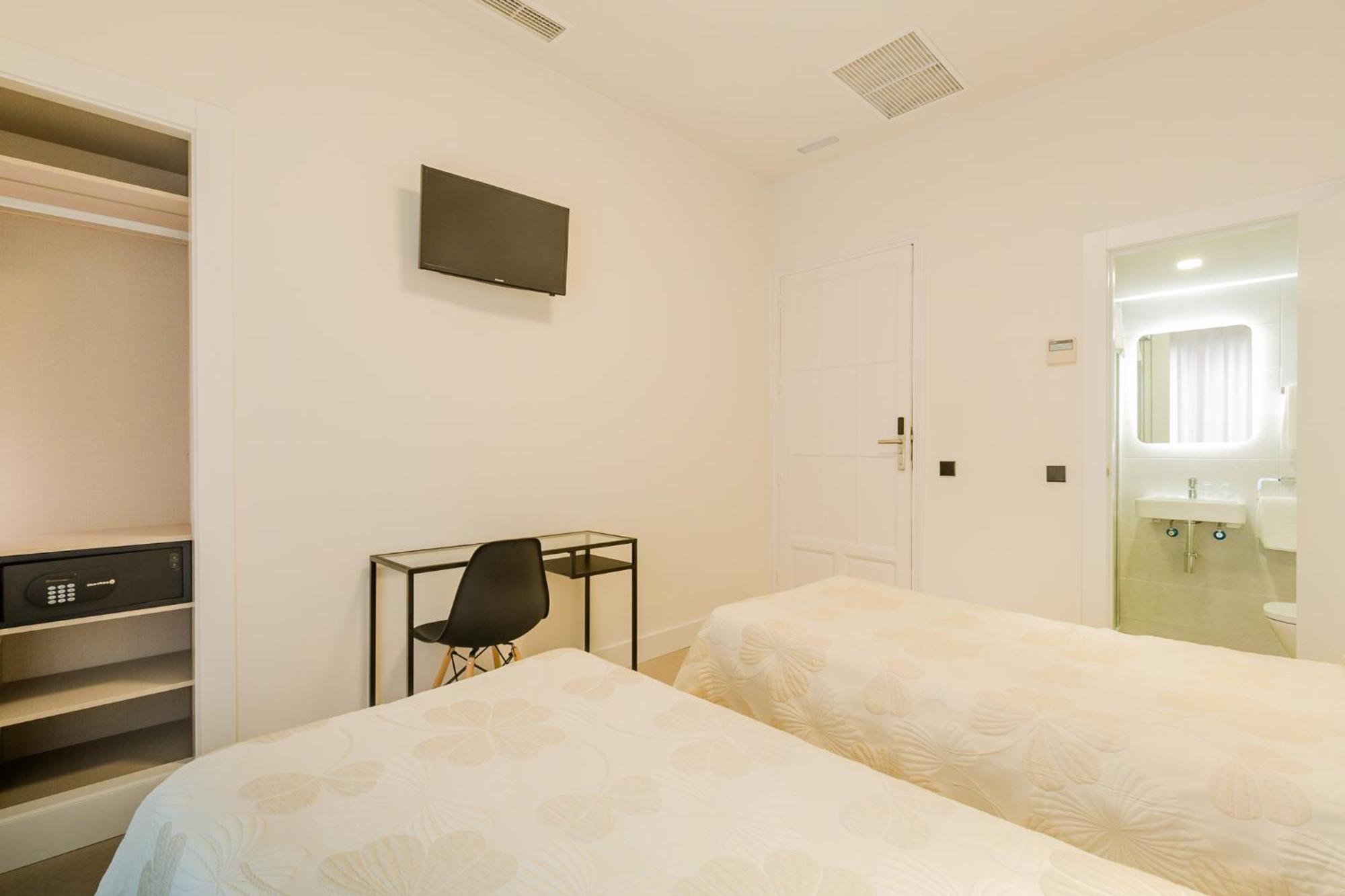 Hostal Excelsior Madrid Luaran gambar