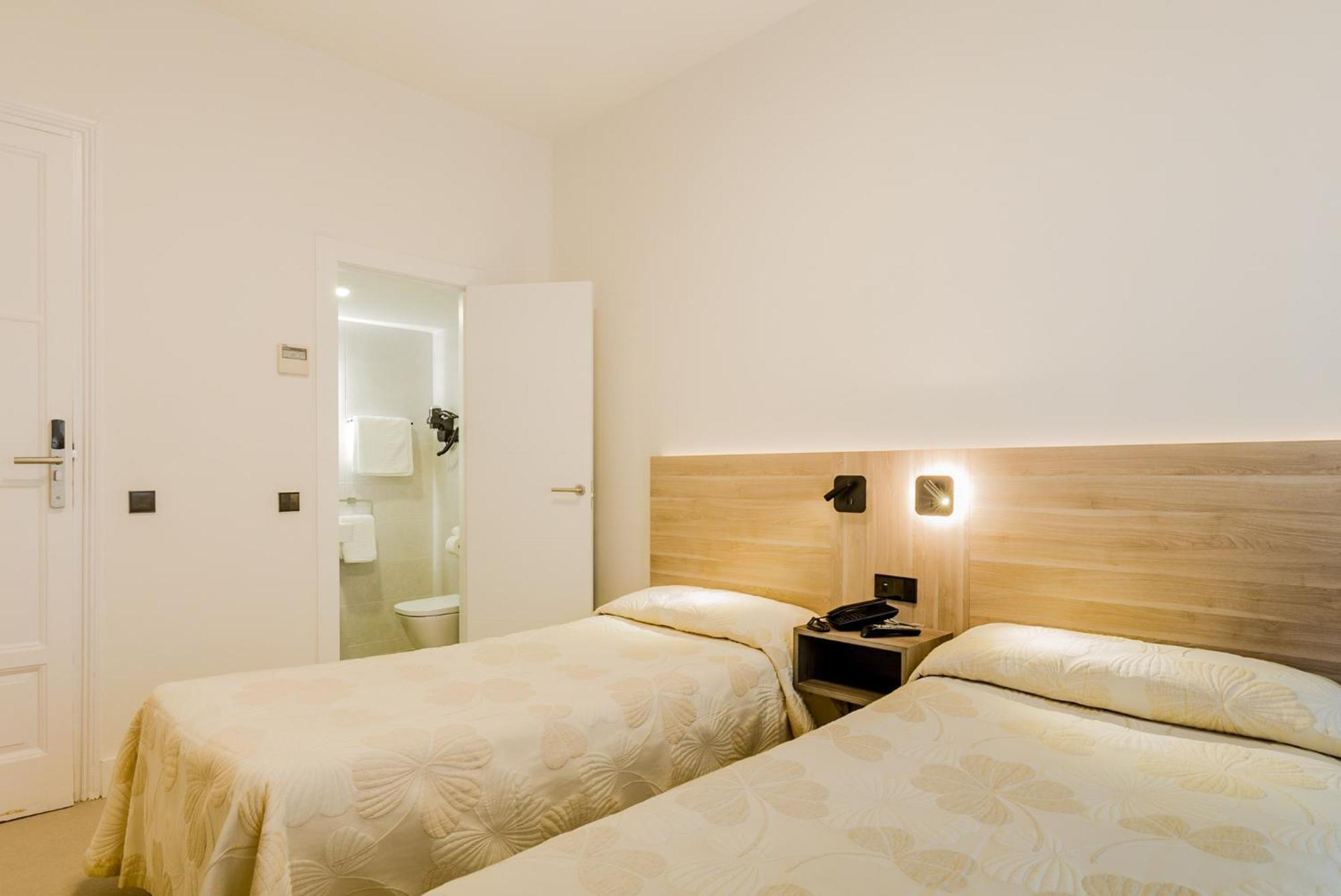Hostal Excelsior Madrid Luaran gambar