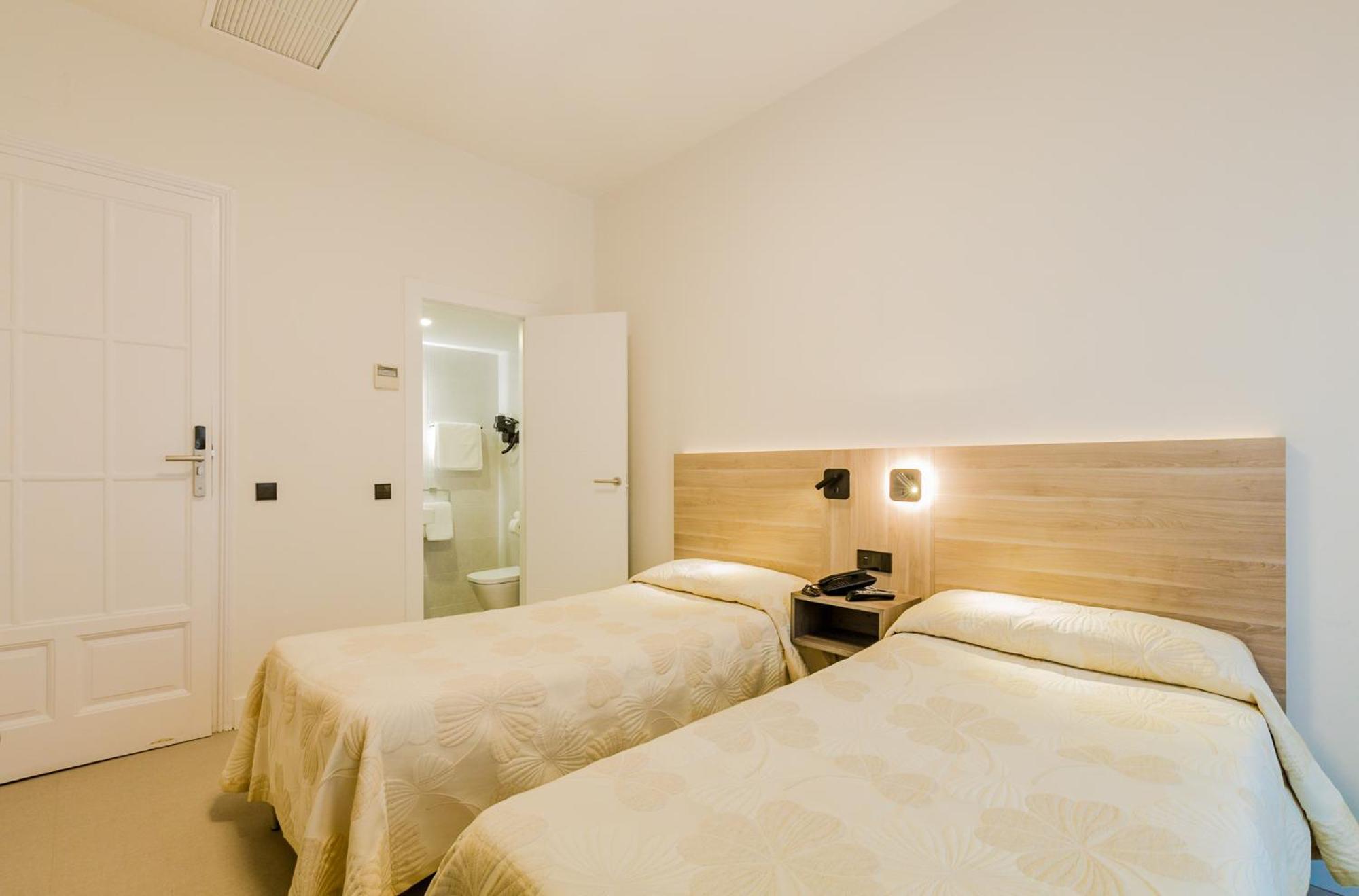 Hostal Excelsior Madrid Luaran gambar