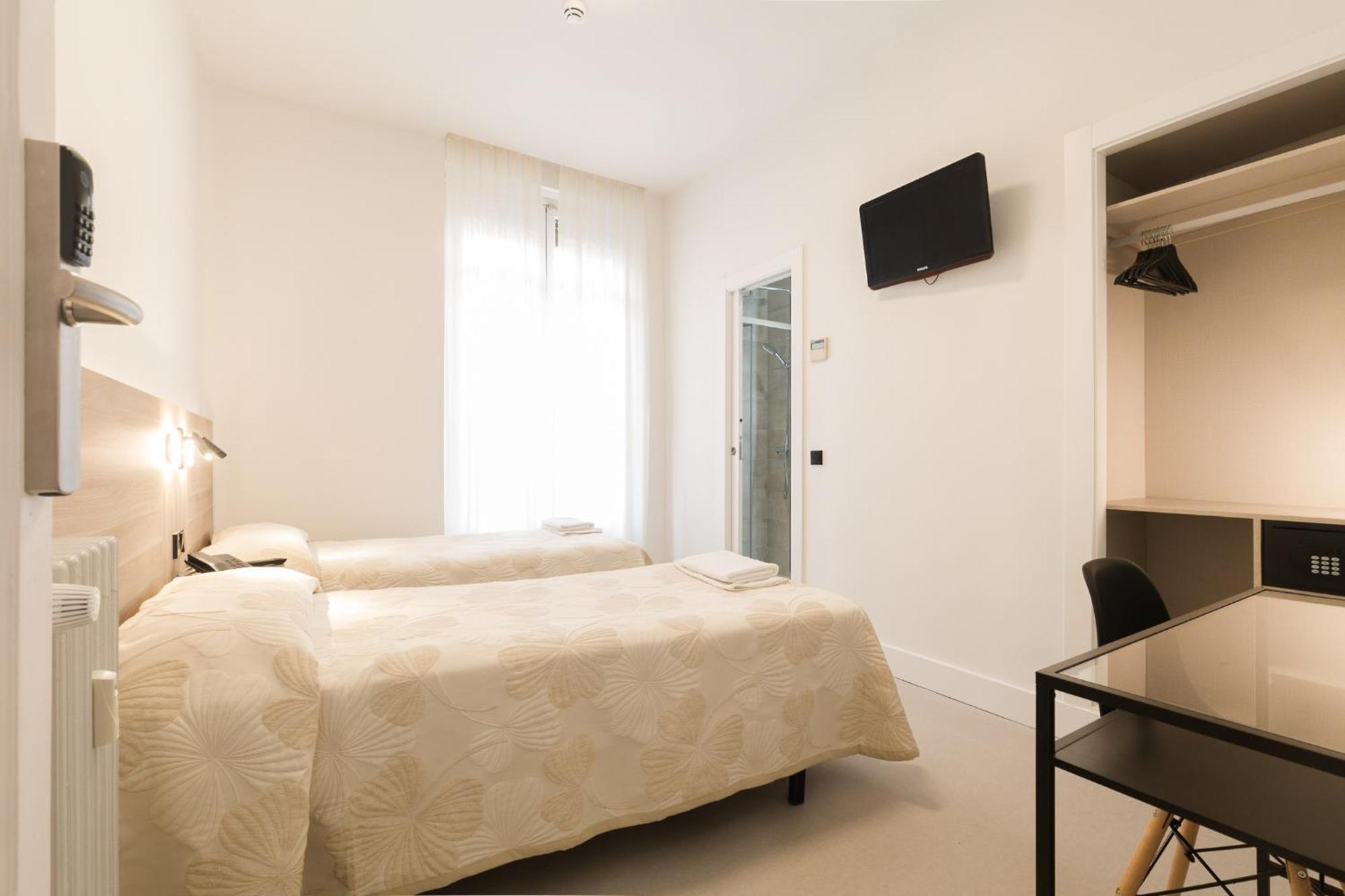 Hostal Excelsior Madrid Luaran gambar
