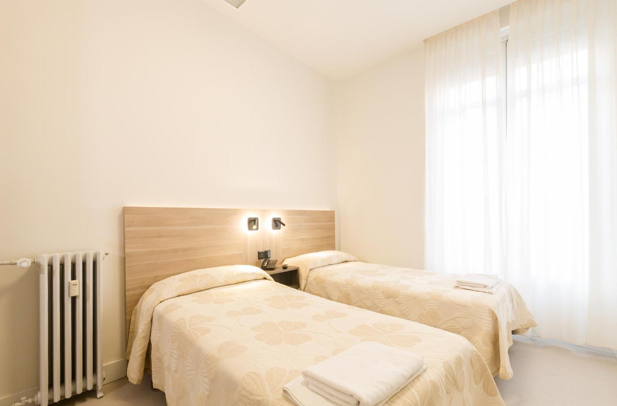 Hostal Excelsior Madrid Luaran gambar