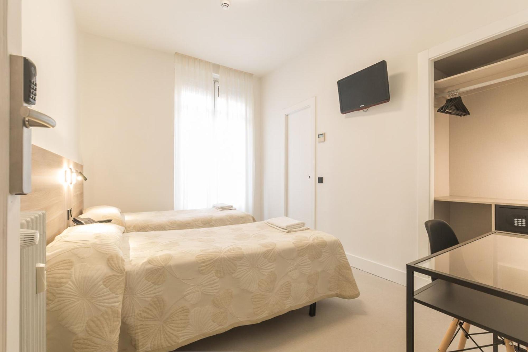 Hostal Excelsior Madrid Luaran gambar