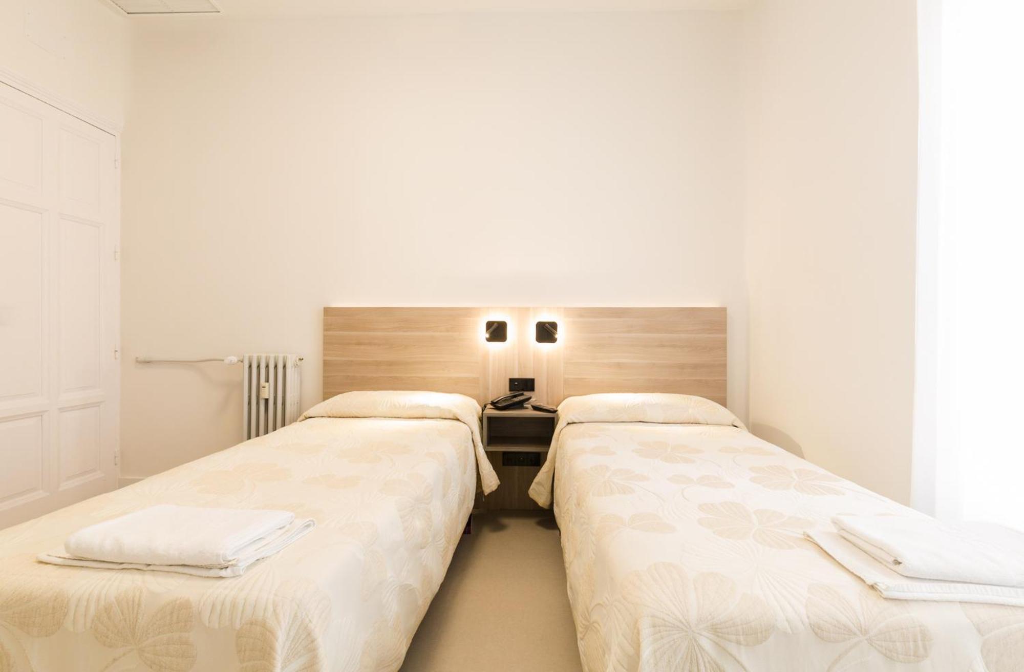 Hostal Excelsior Madrid Luaran gambar